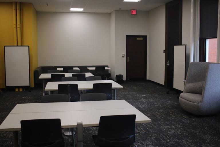 Photo of quiet study space with tables and chairs